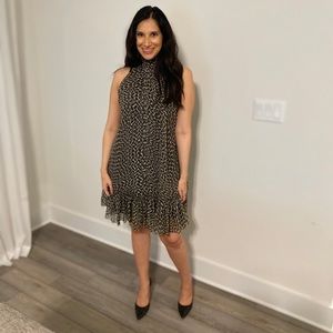 A line chiffon dress.